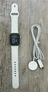Apple Watch SE 2nd Gen A2722 Silver 40MM Aluminum Case GPS Very